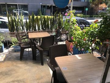 Venta de Hostal y Locales Comerciales Laureles