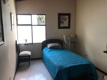 Venta de Hostal y Locales Comerciales Laureles