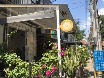 Venta de Hostal y Locales Comerciales Laureles