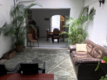 Venta de Hostal y Locales Comerciales Laureles