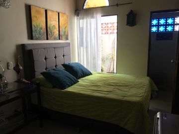 Venta de Hostal y Locales Comerciales Laureles