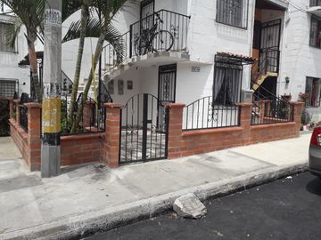 Oportunidad única: casa de primer piso con fácil acceso y gran potencial