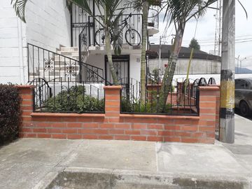 Oportunidad única: casa de primer piso con fácil acceso y gran potencial