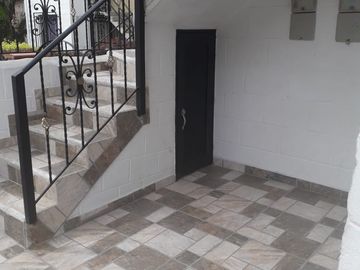 Oportunidad única: casa de primer piso con fácil acceso y gran potencial