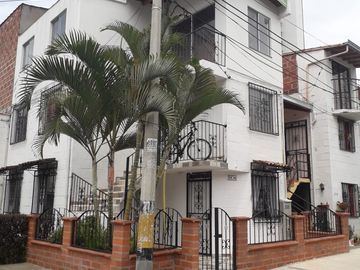 Oportunidad única: casa de primer piso con fácil acceso y gran potencial
