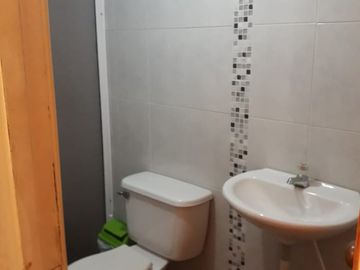 Oportunidad única: casa de primer piso con fácil acceso y gran potencial