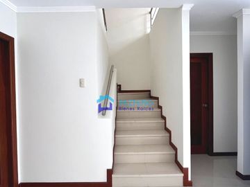 Casa de Venta en Urbanización Palma Dorada, Machala