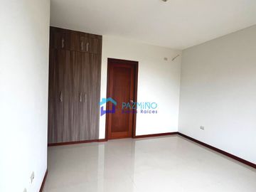 Casa de Venta en Urbanización Palma Dorada, Machala