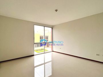 Casa de Venta en Urbanización Palma Dorada, Machala