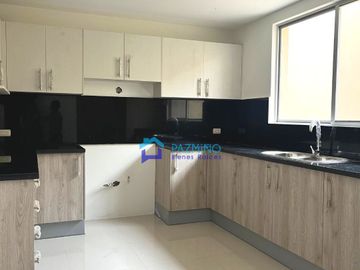 Casa de Venta en Urbanización Palma Dorada, Machala
