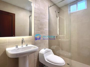 Casa de Venta en Urbanización Palma Dorada, Machala