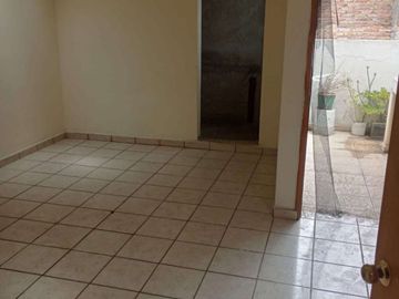 CASA EN VENTA, COL. LOS PINOS EN IRAPUATO