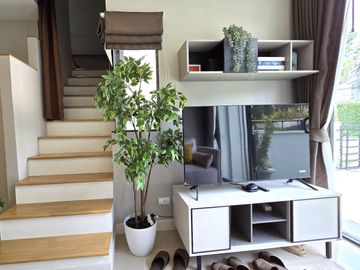 ขาย ทาวน์โฮม 2 ชั้น หมู่บ้าน แกรนด์ พลีโน่ วัชรพล-สุขาภิบาล 5 ที่ดินขนาดใหญ่ถึง 48.9 ตรว. 3 ห้องนอน 2 ห้องน้ำ ตกแต่งสวยมาก แถม!!! เฟอร์ฯและเครื่องใช้ไ