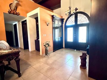 SE VENDE CASA EQUIPADA DE UNA PLANTA CON ALBERCA EN SAN PEDRO