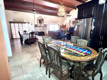 SE VENDE CASA EQUIPADA DE UNA PLANTA CON ALBERCA EN SAN PEDRO