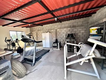 SE VENDE CASA EQUIPADA DE UNA PLANTA CON ALBERCA EN SAN PEDRO