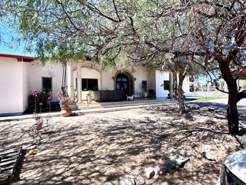 SE VENDE CASA EQUIPADA DE UNA PLANTA CON ALBERCA EN SAN PEDRO