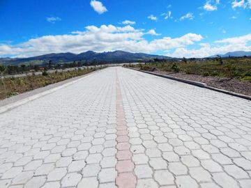 OPORTUNIDAD, LA PRADERA, vendo terreno de 800m2, todos los servicios, hermosas áreas comunales