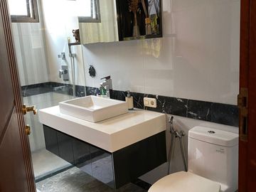 DI JUAL RUMAH TOWN HOUSE MEWAH DI LEBAK BULUS JAKARTA SELATAN
