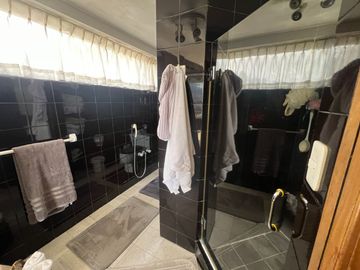 Casa de 4 DORMITORIOS con Mini Suite en el Sector El Batán