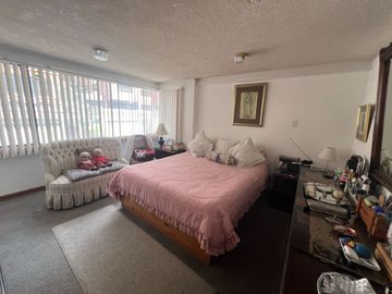 Casa de 4 DORMITORIOS con Mini Suite en el Sector El Batán