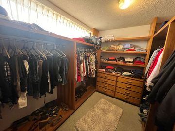 Casa de 4 DORMITORIOS con Mini Suite en el Sector El Batán