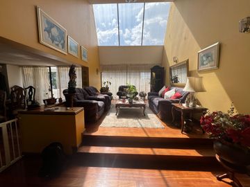 Casa de 4 DORMITORIOS con Mini Suite en el Sector El Batán