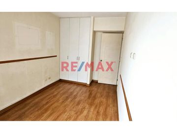 Moderno Duplex Con Balcon Vista Exterior En 2Do Piso Entre Av. Javier Prado Y Av. Del Ejercito