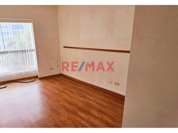 Moderno Duplex Con Balcon Vista Exterior En 2Do Piso Entre Av. Javier Prado Y Av. Del Ejercito