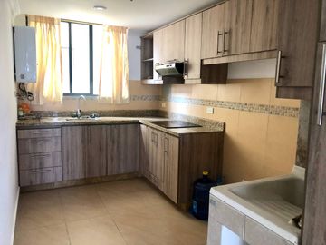 Departamento en venta frente al mar sector Playa Murciélago cerca al Mall del Pacífico, Manta