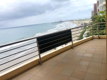 Departamento en venta frente al mar sector Playa Murciélago cerca al Mall del Pacífico, Manta