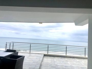 Departamento en venta frente al mar sector Playa Murciélago cerca al Mall del Pacífico, Manta