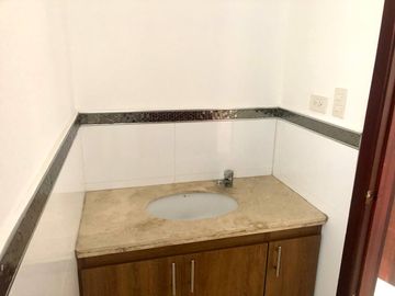 Departamento en venta frente al mar sector Playa Murciélago cerca al Mall del Pacífico, Manta