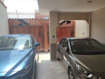 ¡¡Hermosa Casa en Avenida!! 3 pisos/2 cocheras - Pro SMP