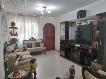 ¡¡Hermosa Casa en Avenida!! 3 pisos/2 cocheras - Pro SMP