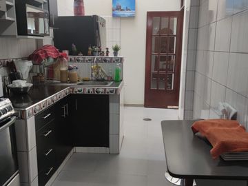 ¡¡Hermosa Casa en Avenida!! 3 pisos/2 cocheras - Pro SMP