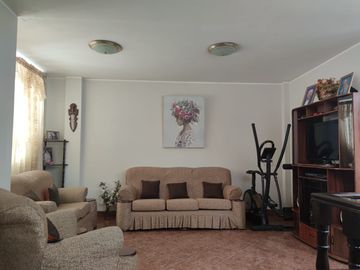 ¡¡Hermosa Casa en Avenida!! 3 pisos/2 cocheras - Pro SMP