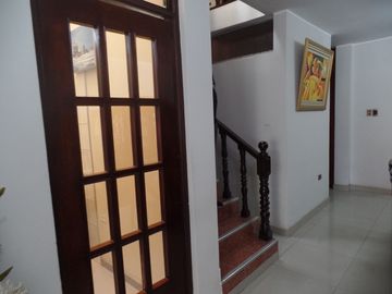 ¡¡Hermosa Casa en Avenida!! 3 pisos/2 cocheras - Pro SMP