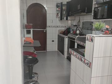 ¡¡Hermosa Casa en Avenida!! 3 pisos/2 cocheras - Pro SMP