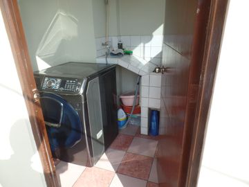 ¡¡Hermosa Casa en Avenida!! 3 pisos/2 cocheras - Pro SMP