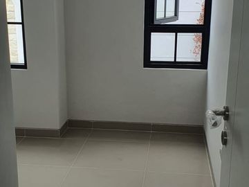 Dijual Rumah Baru Lakarsantri Surabaya Dekat Pintu Tol, UC Citraland, Mall 0 Jalan Raya