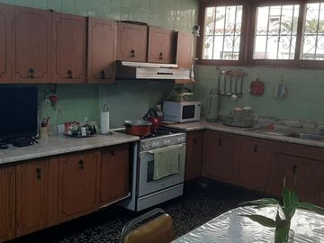 Casa, 362 m2, 4 dorms, 4 baños, jardin, terraza, 2 estac, ideal Proyecto.