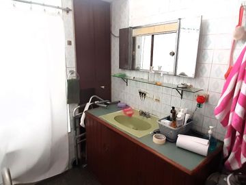 Casa, 362 m2, 4 dorms, 4 baños, jardin, terraza, 2 estac, ideal Proyecto.