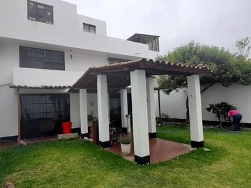Casa, 362 m2, 4 dorms, 4 baños, jardin, terraza, 2 estac, ideal Proyecto.