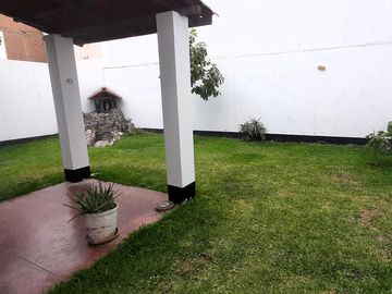 Casa, 362 m2, 4 dorms, 4 baños, jardin, terraza, 2 estac, ideal Proyecto.