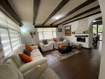 Casa independiente de venta Club los chillos