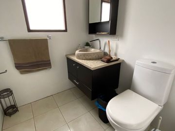 Casa independiente de venta Club los chillos