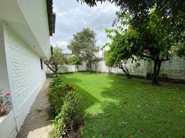 Casa independiente de venta Club los chillos
