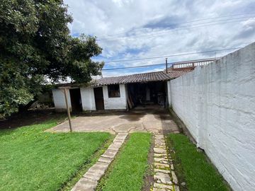Casa independiente de venta Club los chillos