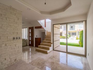 Casa en Venta en condominio con 4 recamaras, alberca ,seguridad en Jiutepec Morelos